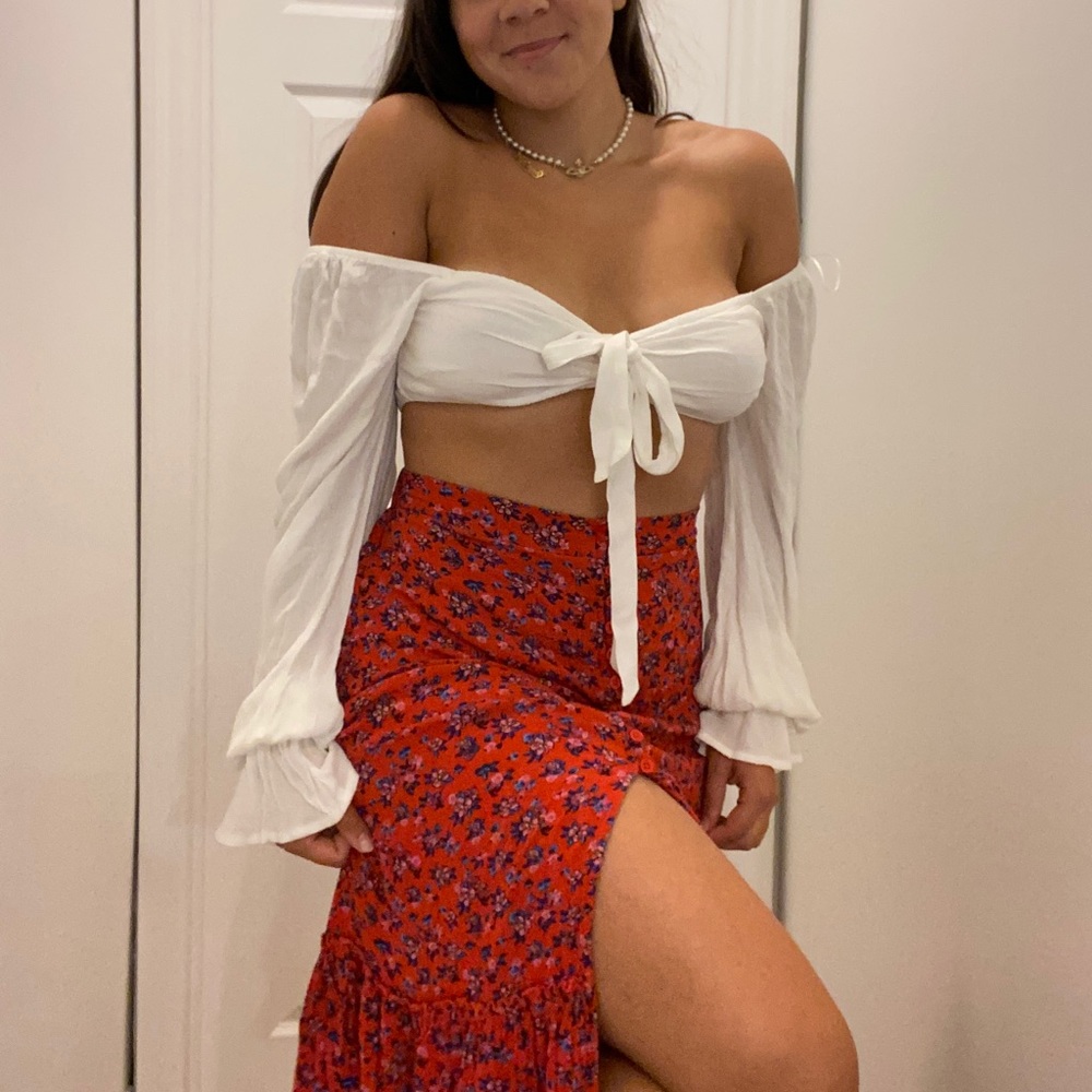 Floral skirt with middle slit
